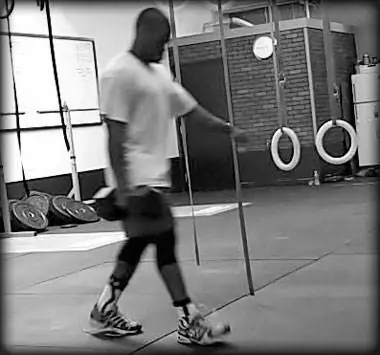 чемодан нести