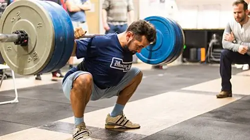 Когда дело доходит до приседаний, проще не работает