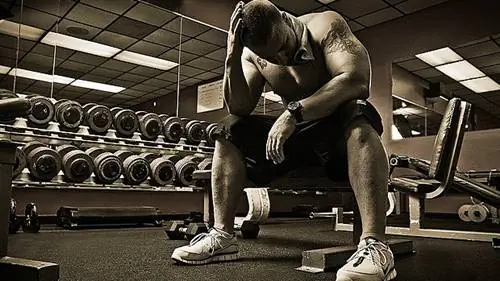 Уставший бодибилдер