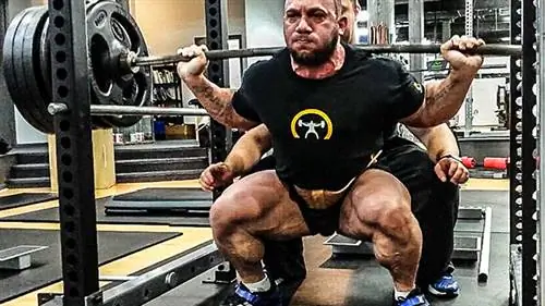 Амит приседает