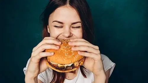 принимать пищу