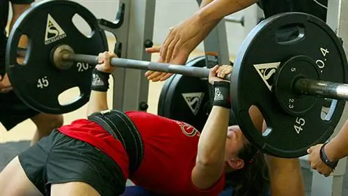 Женщина-скамейка