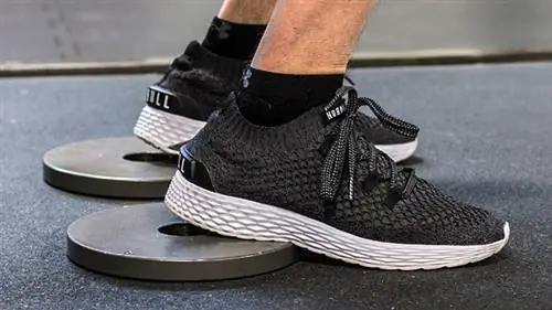 Приседания с поднятой пяткой