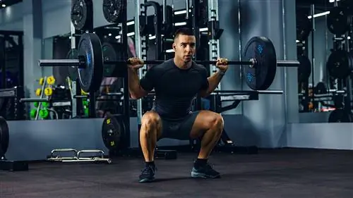 Выпрямитесь и присядьте вправо