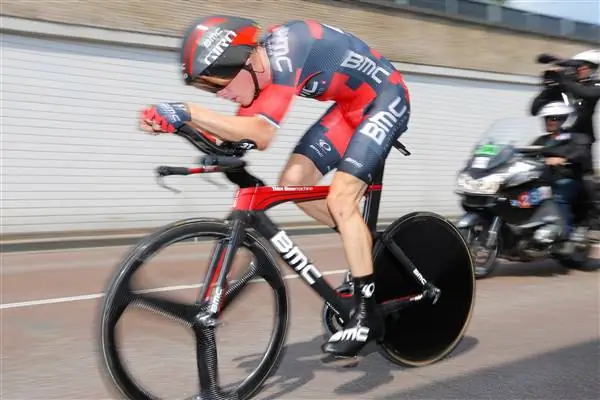 BMC присудили победу в TTT после того, как Movistar (в конечном итоге) был оштрафован