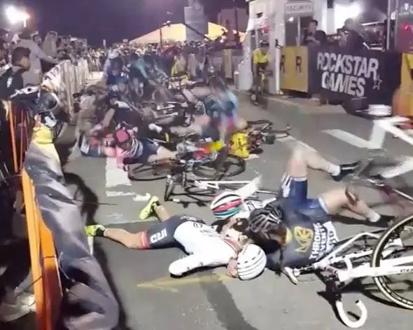 Red Hook Crit: огромные сбои в мужском и женском финалах (видео)