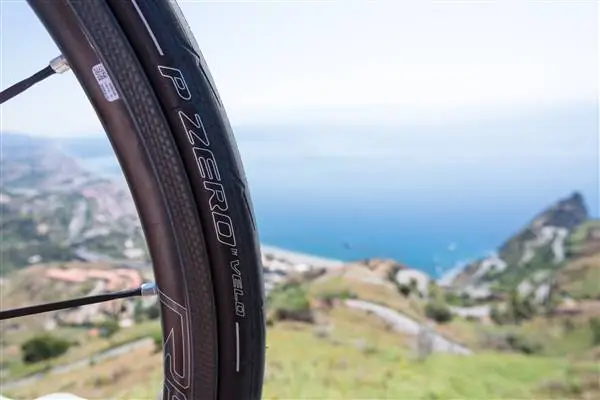 Итальянский производитель шин Pirelli выпускает линейку шоссейных велосипедов