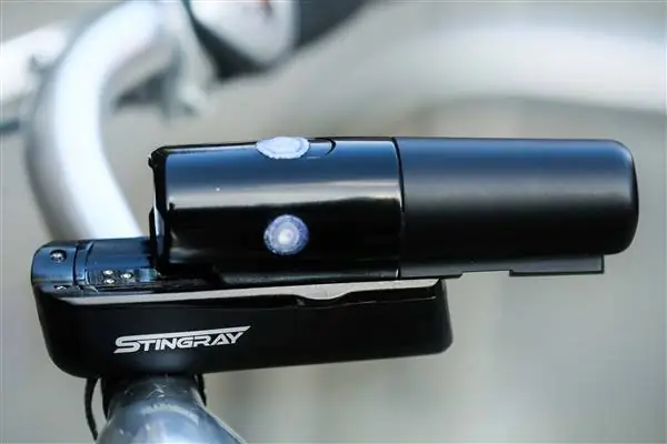 Взгляд на двухфункциональную систему освещения и сигнализации Stingray