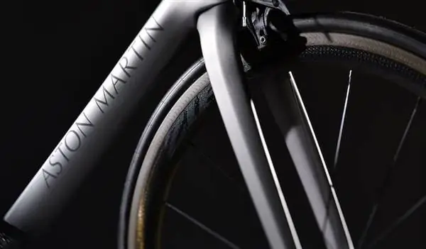 Storck и Aston Martin представили специальную версию велосипеда Fascenario 3