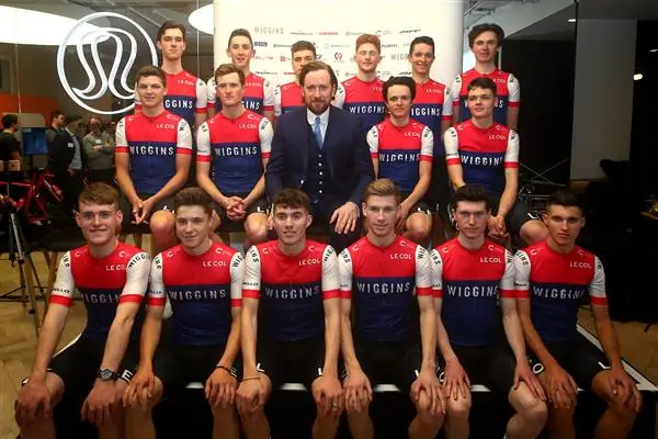 «Не ходите в Team Sky - они вас разорят», - говорит Виггинс молодой команде
