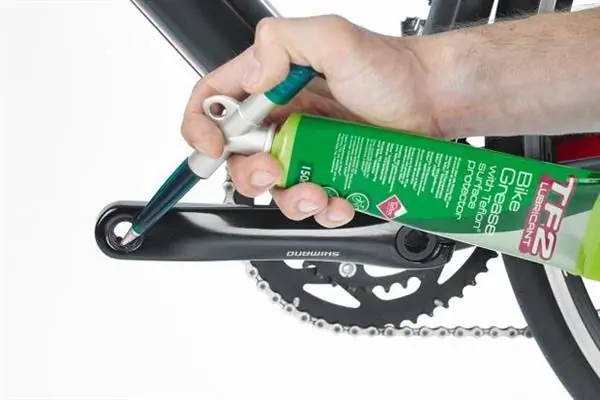 Как снять педали велосипеда - смазать резьбу