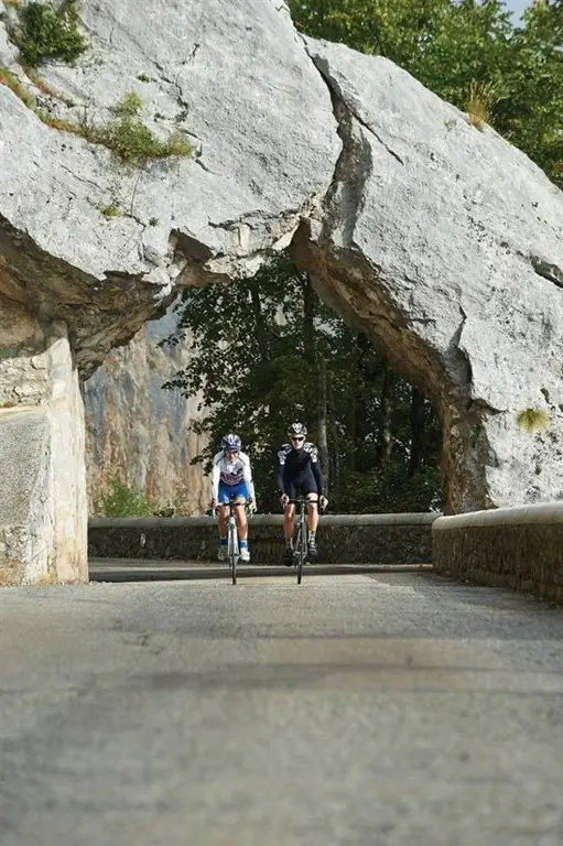 Vercours Fortress Big Ride наездники на скальных арках