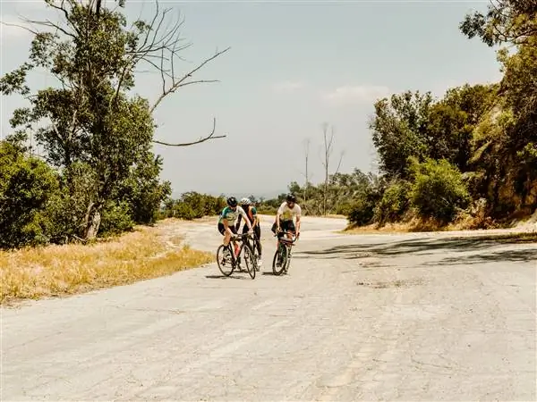 Кампания Rapha 'Riding is the Answer' направлена на то, чтобы привлечь больше людей к велосипедам