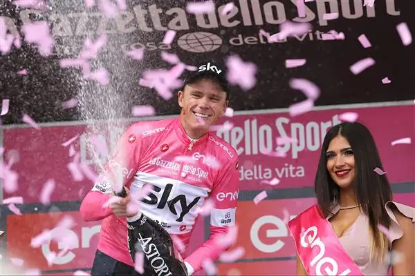 «Это означает, что мы все можем двигаться дальше»: Team Sky и Froome реагируют на вердикт UCI