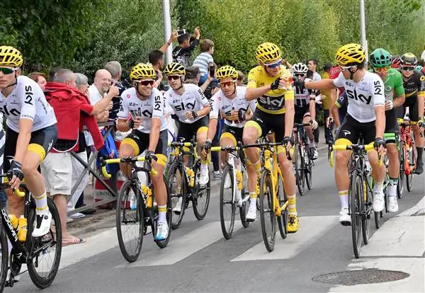 Team Sky подтверждает, что гонщики будут поддерживать Криса Фрума на Тур де Франс