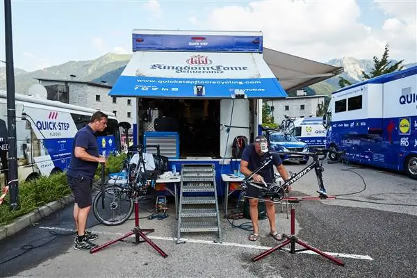 Механика профессионального веломеханика WorldTour