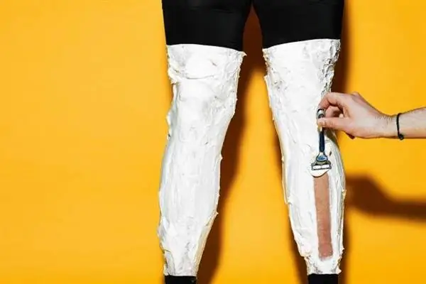 Почему велосипедисты бреют ноги?