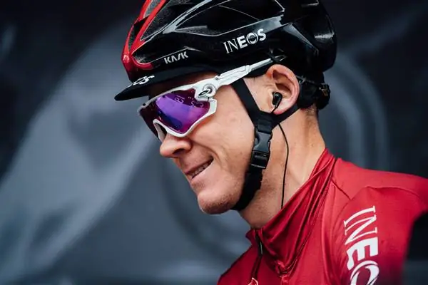 Team Ineos подтверждает переломы бедренной кости, локтя и ребер у Криса Фрума