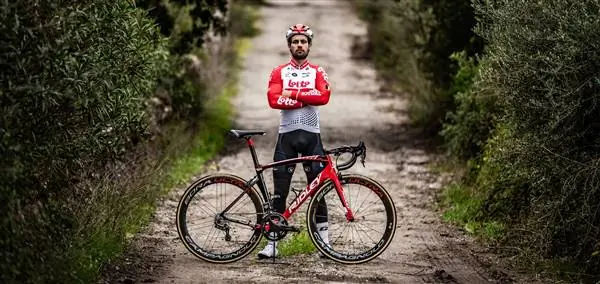 Дистрибьютор Saddleback сотрудничает с поставщиком шлемов Lotto-Soudal HJC