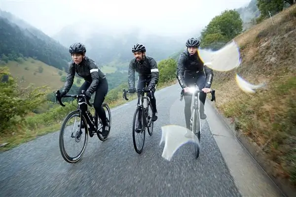 Rapha впервые сотрудничает с Gore-Tex в новой линейке курток