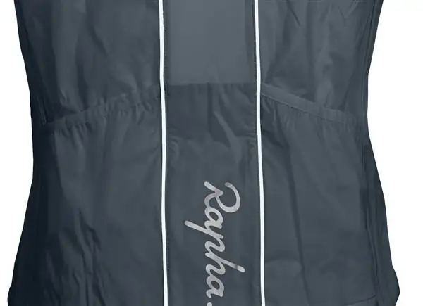 Обзор легкого жилета Rapha