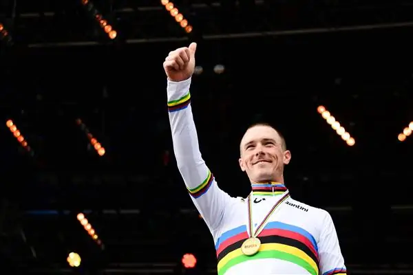 Team Ineos подтверждает подписание контракта с чемпионом мира Роханом Деннисом