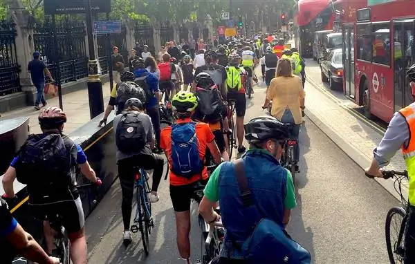 Статистика Strava показывает, что Великобритания отстает от среднемирового показателя по гендерно сбалансированным поездкам на работу