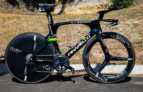 Галерея: Новый велосипед Рохана Денниса Team Ineos Pinarello TT