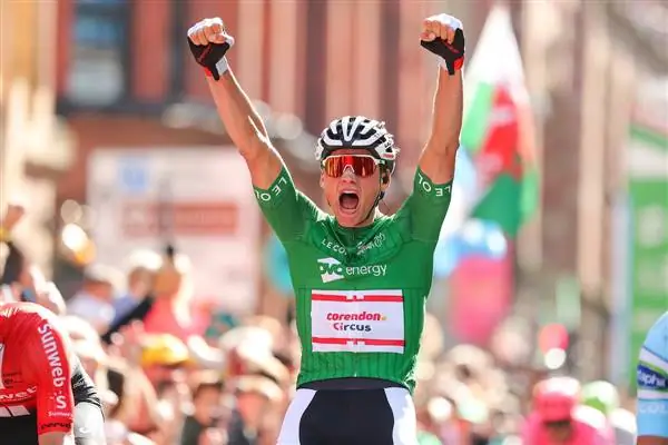 Матье ван дер Пуэль пропустит Volta a Catalunya, поскольку он продолжает восстанавливаться после болезни