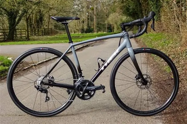 Обзор шоссейного велосипеда Trek Emonda ALR 5 Disc