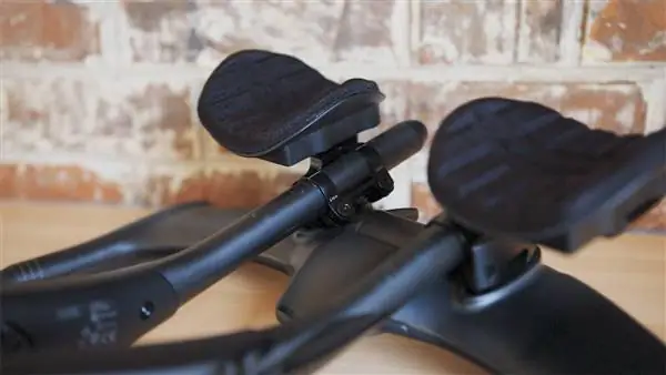 Zipp VukaShift AXS 90: интегрированное беспроводное переключение аэродинамических рулей