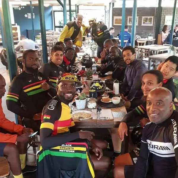 Сеть черных велосипедистов создает первую в Великобритании велосипедную команду BAME
