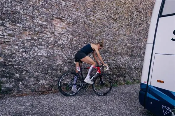 Женская команда Trek-Segafredo украла шесть Emondas за ночь до Strade Bianche