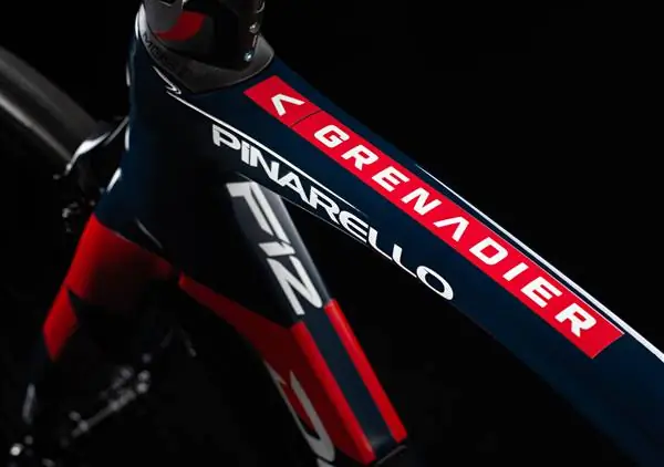 Проверьте Pinarello Dogma F12 Team Ineos Grenadier для Тур де Франс