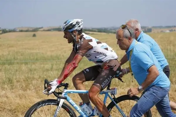 Жан-Кристоф Перо разбился на 13-м этапе Тур де Франс 2015 года