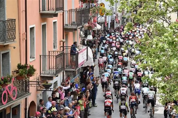 UCI устраняет опасность травм головы с помощью нового протокола сотрясения мозга для гонок