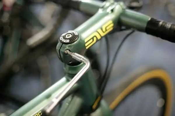 Болт штока Enve Болт штока Enve