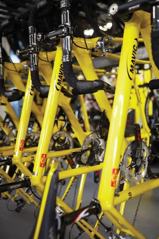 Это au revoir на желтую нейтральную служебную машину Mavic?