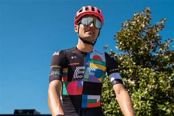 Познакомьтесь с комплектом EF Education-Nippo Giro d'Italia