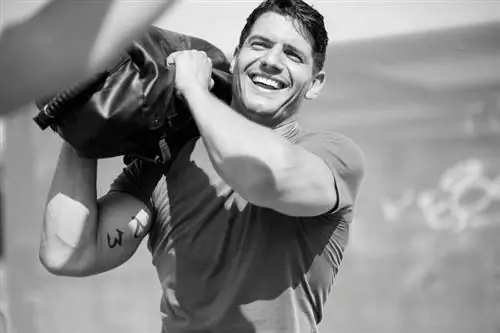 Тренировка с мешком с песком