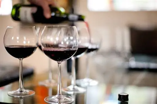Употребление красного вина Наслаждайтесь красным вином в умеренных количествах