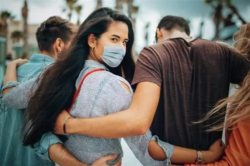 Корона: самый большой риск заражения от встречи с друзьями & семья