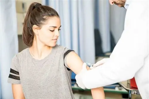 женщина вакцинирована женщина вакцинирована