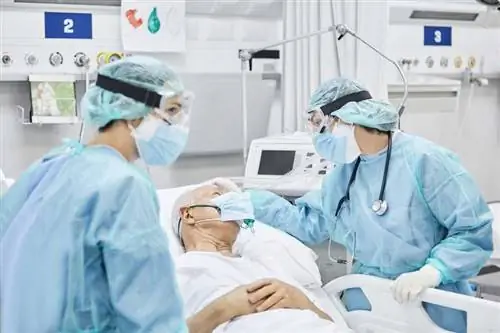 Пациент с коронавирусом в больнице