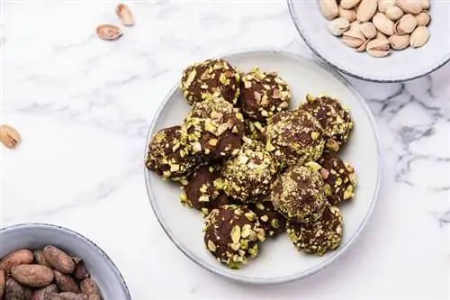 Здоровая альтернатива шоколадным яйцам: вкусные пасхальные конфеты всего из трех ингредиентов