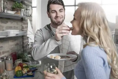 Вот сколько веса вы набираете в отношениях