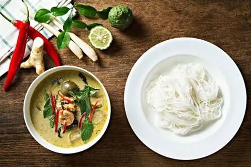 Низкоуглеводный кокосовый суп с кориандром, коллагеном и креветками Низкоуглеводный кокосовый суп с кориандром, коллагеном и креветками