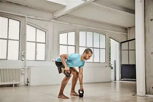 Кариму Сэмюэлс демонстрирует альтернативную греблю гориллы