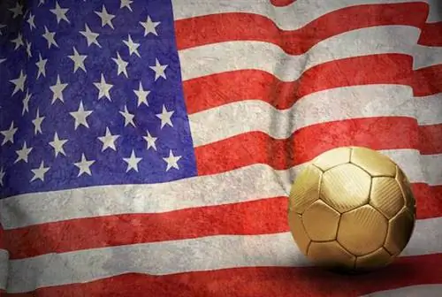 Женская сборная США по футболу выиграла золото, а молния (болт) бьет дважды