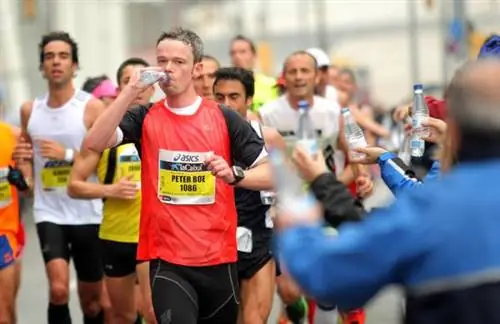 марафон, марафонская тренировка, тренировка в жару, марафонская гонка в жару, обезвоживание